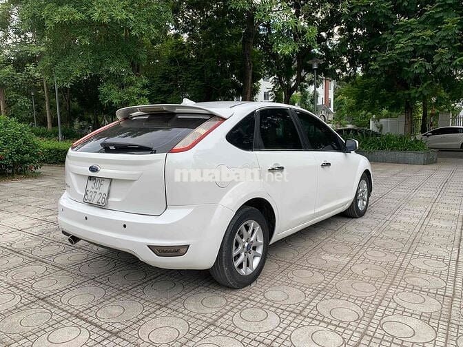 Em cần bán  Ford Focus 2010 1.8 AT full đồ chơi