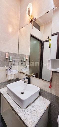 Giảm giá cực sâu nhà đường Hoàng Hoa Thám, Phú Nhuận, giá 2tỷ570