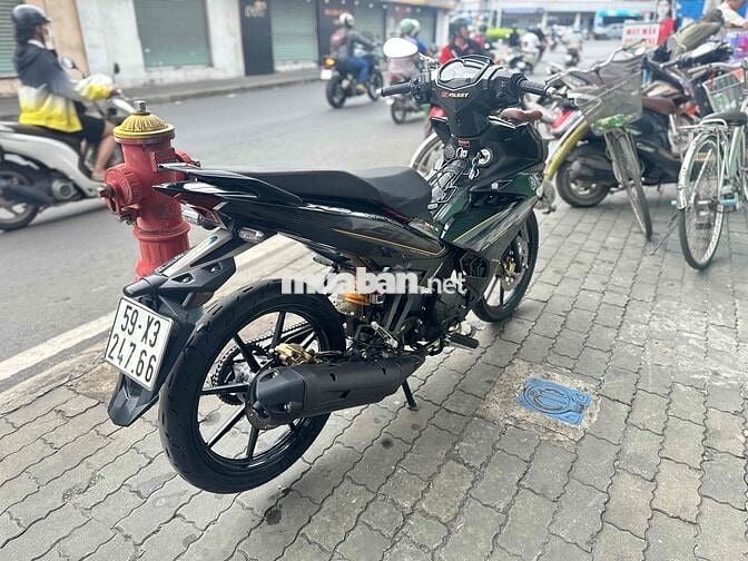 Exciter 155 Yamaha màu đen, xe số