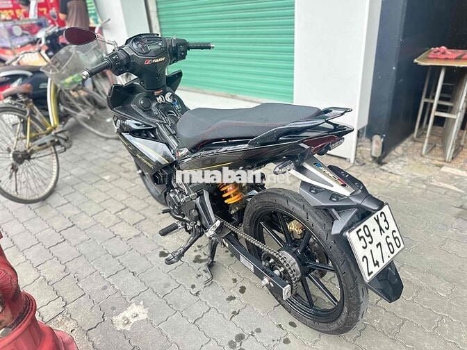 Exciter 155 Yamaha màu đen, xe số