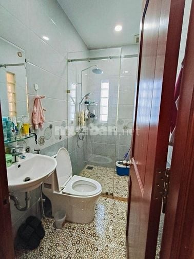Bán nhà 4x18 nở hậu 4.5 kết cấu 6 lầu có thang máy Quận 8