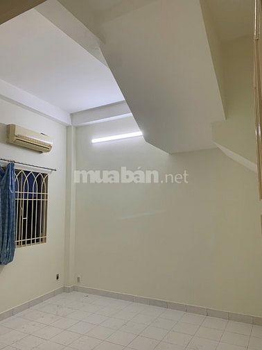 Cần Cho Thuê Nhà Riêng Đường Đào Duy Từ P. 15 quận Phú Nhuận, tiện mở 