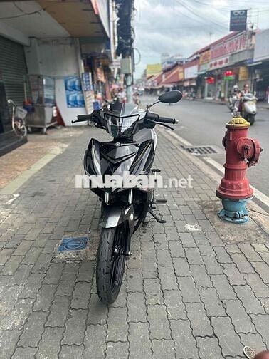 Exciter 155 Yamaha màu đen, xe số