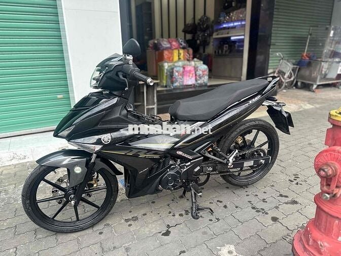 Exciter 155 Yamaha màu đen, xe số