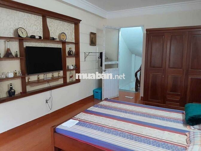 Cho thuê nhà ngõ 211 Bát Khối - 10m ra oto dừng đỗ - full đồ nhà mới