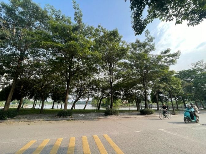 CC bán BT 22 mặt hồ TP Giao Lưu cạnh bộ CA Phạm Văn Đồng