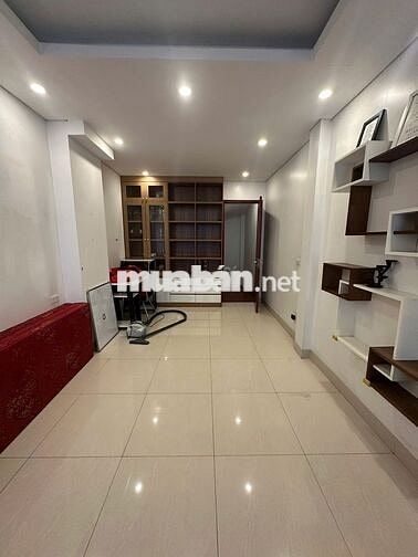Nhà ở, ô tô đỗ cửa, 5 tầng - 3 phòng ngủ cách đường Nguyễn Văn Cừ 50m