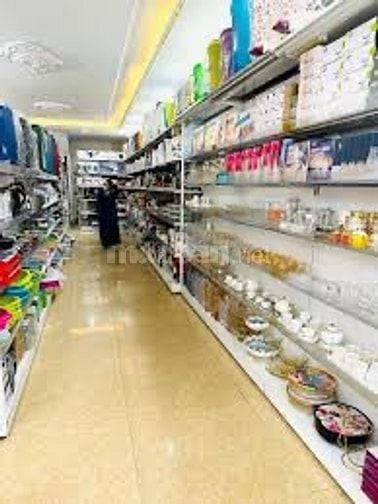 Cửa hàng bách hóa qùa lưu niệm Quyên Di cần tuyển 1 bảo vệ + 1 tạp vụ