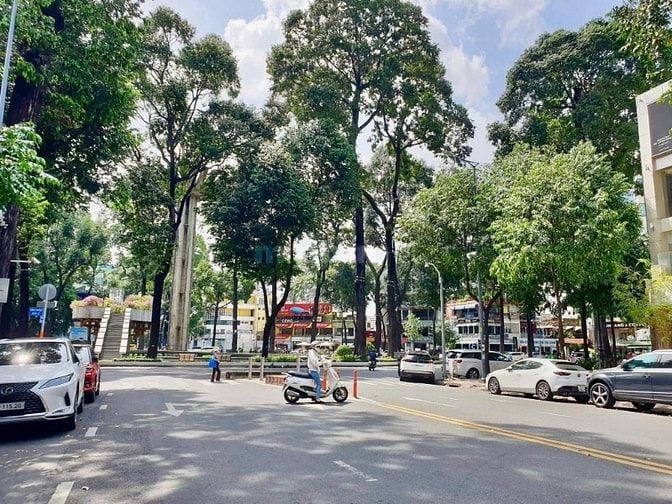 Mặt tiền Phạm Ngọc Thạch, Phường 6, Quận 3 (view Hồ Con Rùa)