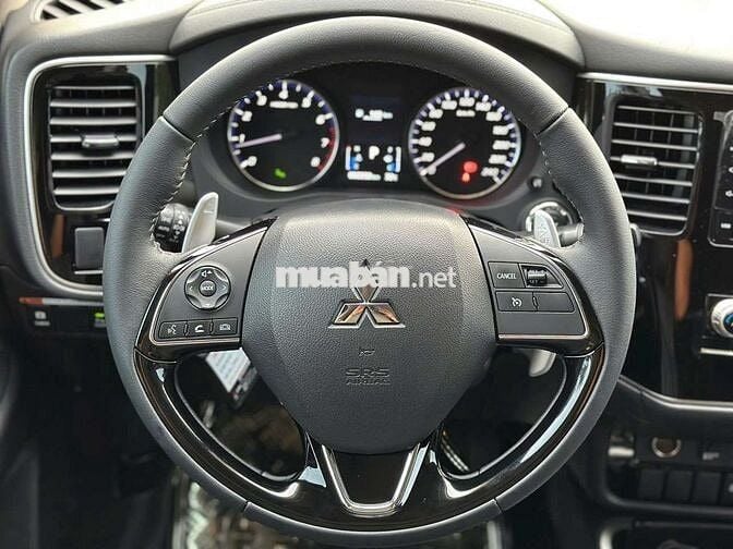 Mitsubishi Outlander 2020 2.0 CVT Premium  9000 km