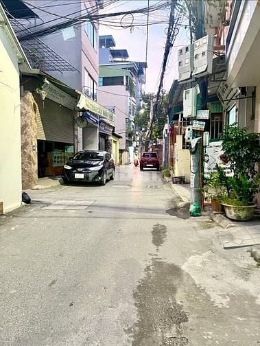 CHỈ HƠN 6 TỶ NHÀ 5 TẦNG - PHỐ TRẠM - NGAY GẦN Ô TÔ TRÁNH