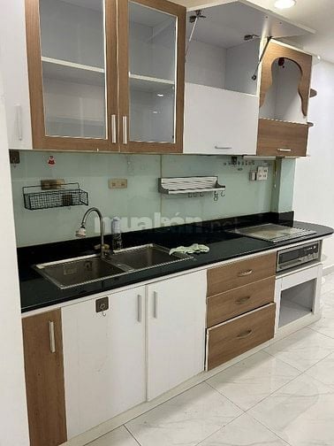 Căn mặt tiền lầu 2, nhà tập thể đường Lê Hồng Phong P10 Q10