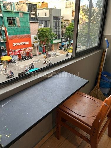 Căn mặt tiền lầu 2, nhà tập thể đường Lê Hồng Phong P10 Q10