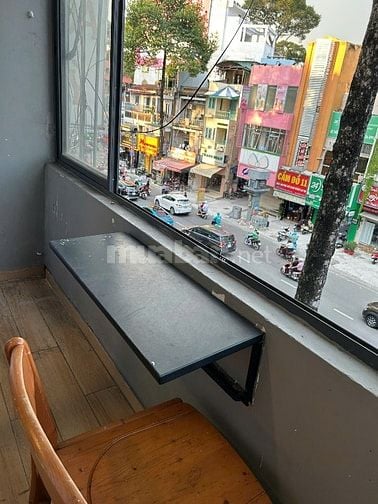 Căn mặt tiền lầu 2, nhà tập thể đường Lê Hồng Phong P10 Q10