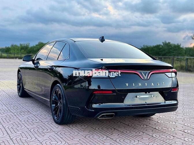 VinFast Lux A2.0 2019 2.0 AT - 32000 km
