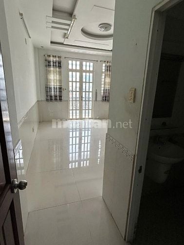 Cho thuê nhà hẻm 5m Khuôn Việt , Tân Phú ,  4 X 17 ,4 tầng , 16 triệu 