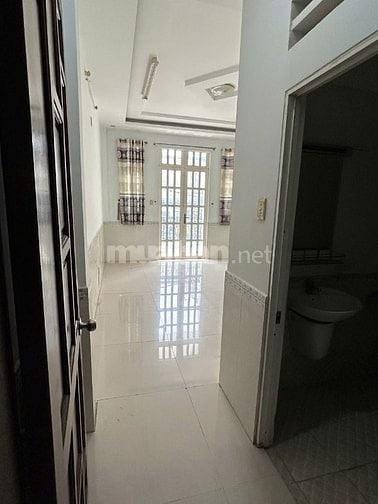 Cho thuê nhà hẻm 5m Khuôn Việt , Tân Phú ,  4 X 17 ,4 tầng , 16 triệu 