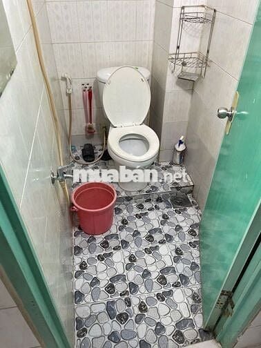 Nhà mới sửa,sạch sẽ, 3.5m x 10m,1 lầu, 1PN (có máy lạnh),hẻm Bình Tiên