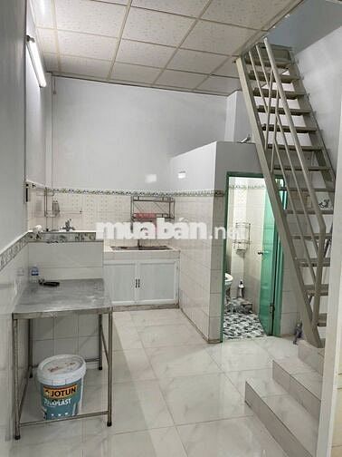 Nhà mới sửa,sạch sẽ, 3.5m x 10m,1 lầu, 1PN (có máy lạnh),hẻm Bình Tiên