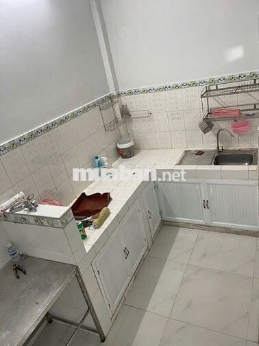 Nhà mới sửa,sạch sẽ, 3.5m x 10m,1 lầu, 1PN (có máy lạnh),hẻm Bình Tiên