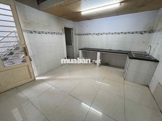 nhà 100m2 1lầu 4pn 3wc sân xe hơi ngay Hoàng Diệu2 15triệu