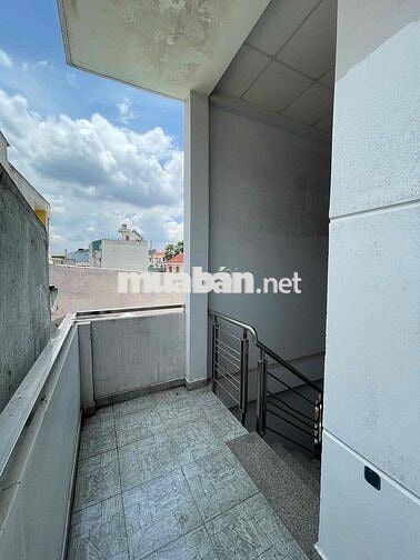 nhà 100m2 1lầu 4pn 3wc sân xe hơi ngay Hoàng Diệu2 15triệu