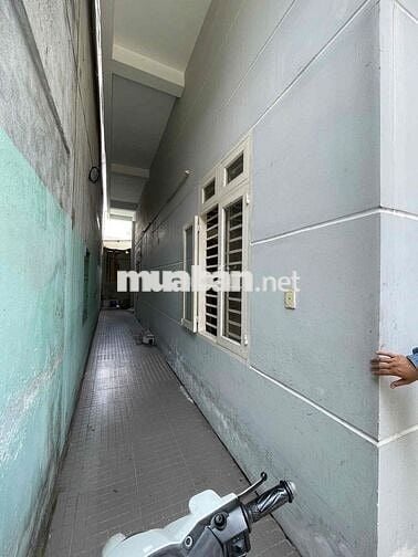 nhà 100m2 1lầu 4pn 3wc sân xe hơi ngay Hoàng Diệu2 15triệu