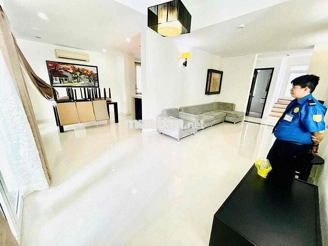 SIÊU BIỆT THỰ CHO THUÊ NGAY TRUNG TÂM QUẬN 10 - DTSD 500M2 - 4 TẦNG !!