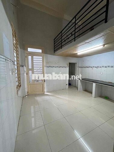 nhà 100m2 1lầu 4pn 3wc sân xe hơi ngay Hoàng Diệu2 15triệu