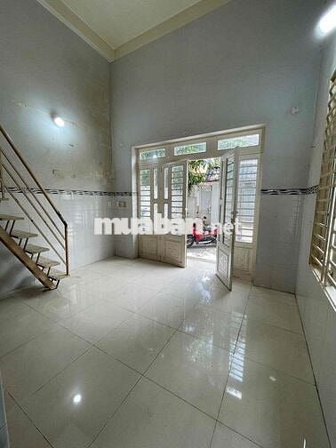 nhà 100m2 1lầu 4pn 3wc sân xe hơi ngay Hoàng Diệu2 15triệu