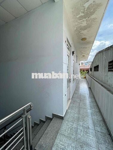 nhà 100m2 1lầu 4pn 3wc sân xe hơi ngay Hoàng Diệu2 15triệu