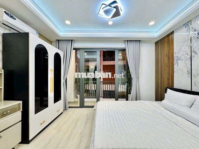 357/4 nguyên tri phương q10 hẻm 6m.dt.4x18m 2 lầu 3 phòng 3 máy lạnh