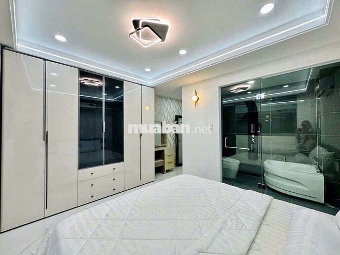 357/4 nguyên tri phương q10 hẻm 6m.dt.4x18m 2 lầu 3 phòng 3 máy lạnh