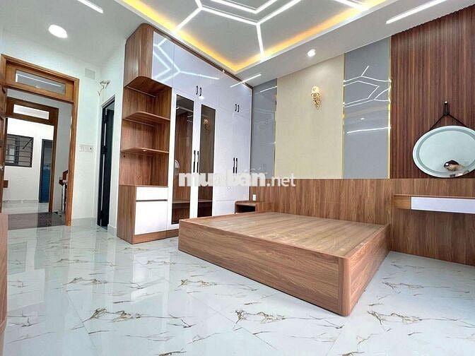 357/4 nguyên tri phương q10 hẻm 6m.dt.4x18m 2 lầu 3 phòng 3 máy lạnh