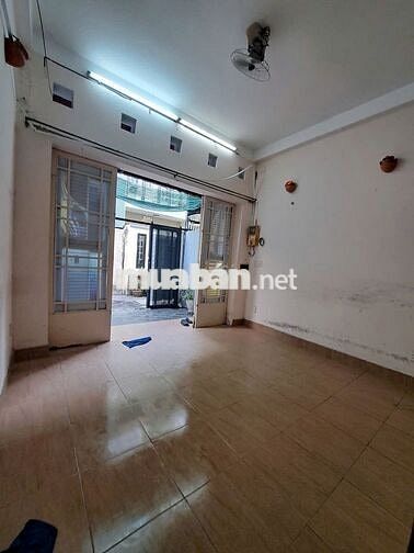 Cho thuê nhà phố hẻm đường Đặng Chất Quận 8, 2 lầu, 3PN, nhà trống