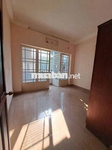 Cho thuê nhà phố hẻm đường Đặng Chất Quận 8, 2 lầu, 3PN, nhà trống
