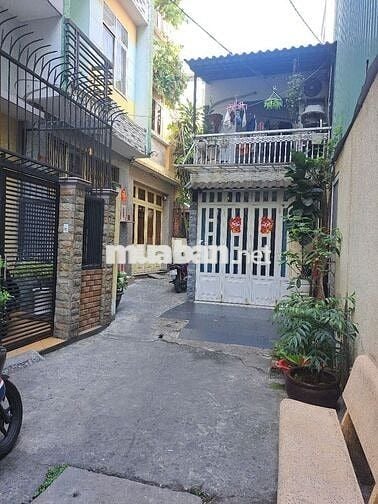 Cho thuê nhà phố hẻm đường Đặng Chất Quận 8, 2 lầu, 3PN, nhà trống