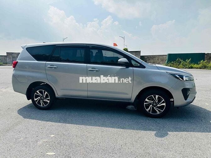 Toyota Innova 2022 E 2.0 MT