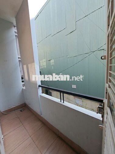 Cho thuê nhà phố hẻm đường Đặng Chất Quận 8, 2 lầu, 3PN, nhà trống