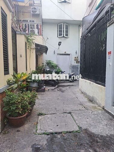 Cho thuê nhà phố hẻm đường Đặng Chất Quận 8, 2 lầu, 3PN, nhà trống