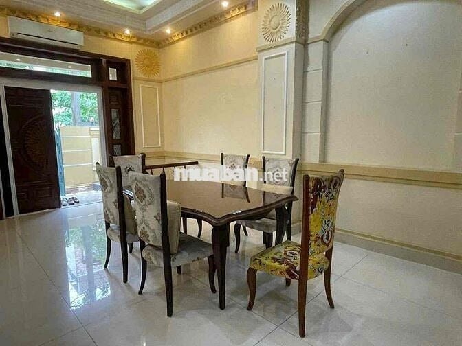 CHO THUÊ BIỆT THỰ PHÚ MỸ HƯNG, 11x18M, Trệt 2 Lầu 70tr/thương lượng