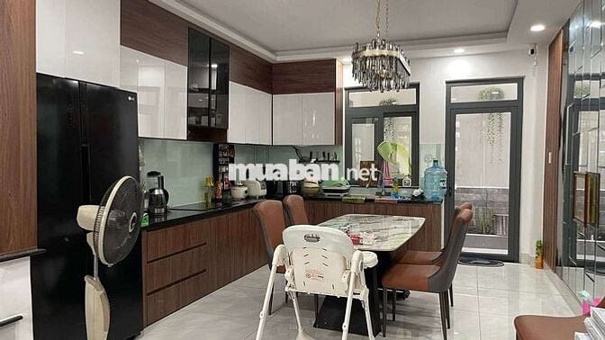 Cho thuê nhà 4 tầng full nội thất, chỉ cần xách valy vào ở