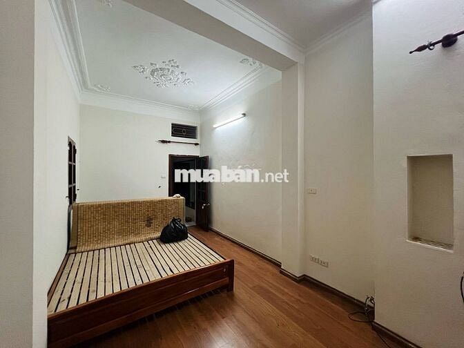 Cho thuê nhà 40m2, 4 phòng ngủ tại ngách 61/1194 đường láng