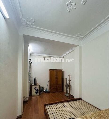 Cho thuê nhà 40m2, 4 phòng ngủ tại ngách 61/1194 đường láng
