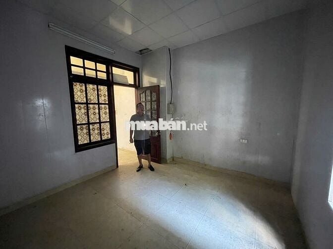 Nhà riêng ngõ phố lê thanh nghị giải phóng dt70m2x3t giá 19tr