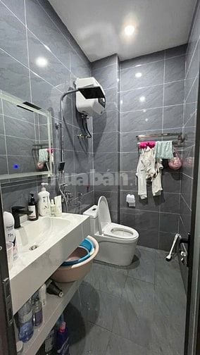 NHÀ MINH KHAI 42m LÔ GÓC NỞ HẬU giá 8** tỷ.