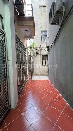 NHÀ MINH KHAI 42m LÔ GÓC NỞ HẬU giá 8** tỷ.
