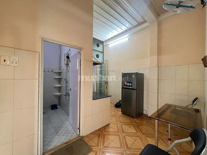Chung cư Hồ Văn Huê, P9, Phú Nhuận: 70m2, 2p ngủ, 8.5tr/th