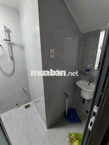 CHO THUÊ NHÀ HẺM 3 GÁC, 1 XET, NGUYỄN BIỂU Q.5