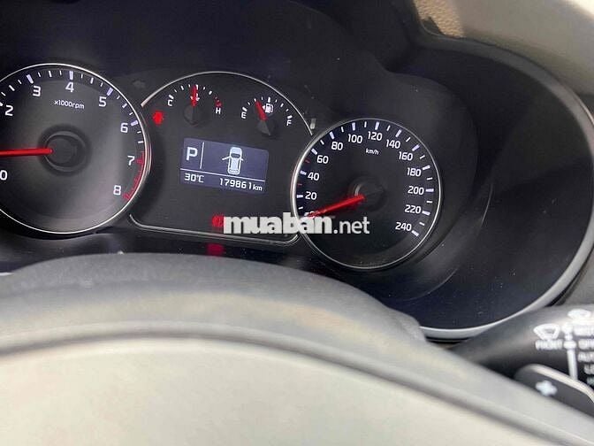 Kia Rondo 2016 2.0 GAT - 180000 km